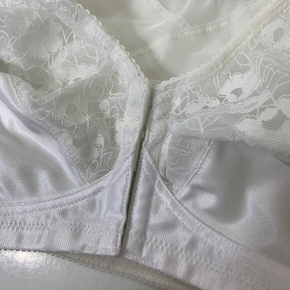 Exquisite Form White Lace Wireless Front Close Back and Posture Support Bra - Si - Picture 3 of 6